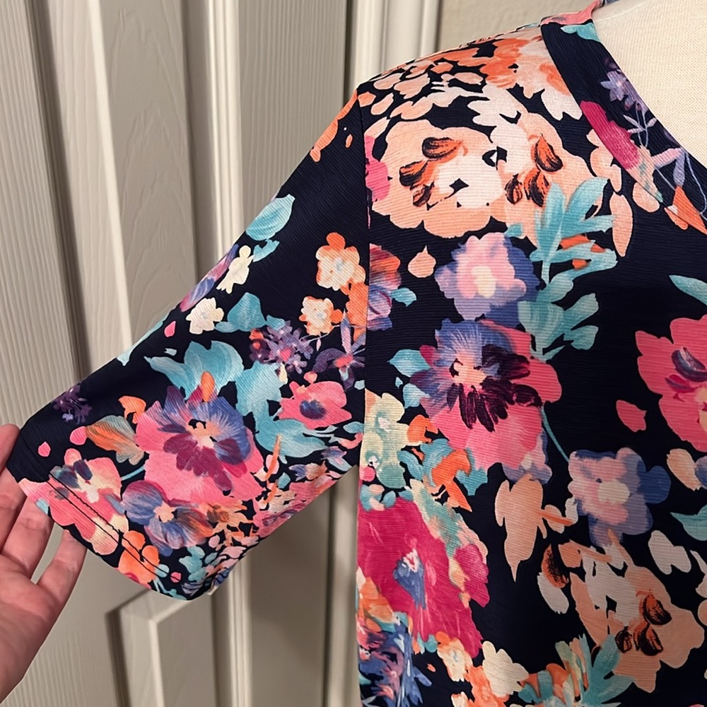 EUC 1.4.3. Story by Line Up Floral Drop Waist Short Sleeve Top - Picture 3 of 6